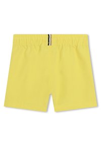 Costume da bagno giallo con vita elastica, caratterizzato da una fascia a righe nera, bianca e beige nella parte superiore, realizzato in materiale leggero.