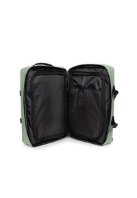 Borsa da viaggio verde espandibile con interni neri con cerniera, dotata di più scomparti e finitura liscia. Include cinghie laterali.