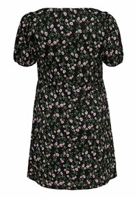 Svart klänning med ett blommönster med små rosa blommor och gröna blad. Korta puffärmar och en figurnära midja framhäver silhuetten.