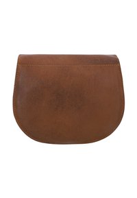 Brun læder clutch taske med et afrundet lågdesign, der har en subtil tekstur og kontrasterende syninger langs kanterne.