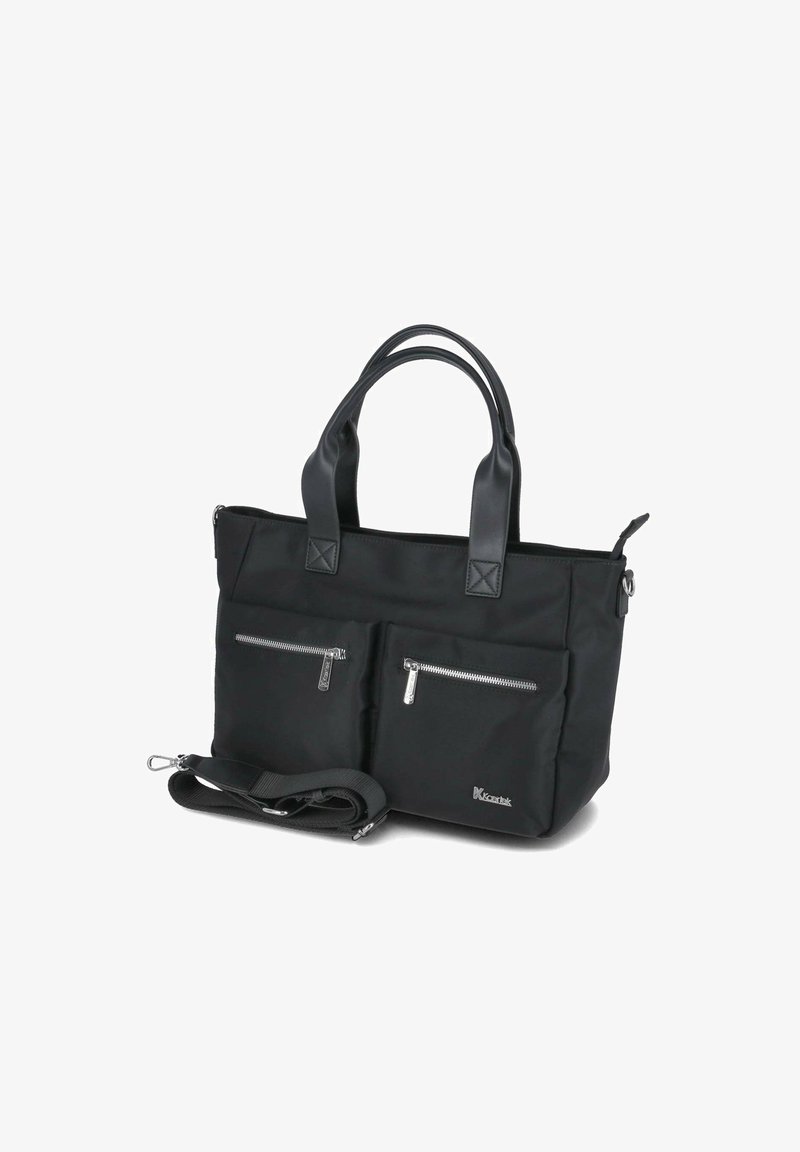 Schwarze Tragetasche aus strapazierfähigem Stoff, mit zwei äußeren Reißverschlusstaschen, stabilen Griffen und einem verstellbaren Schultergurt.