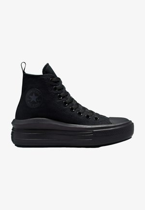 Czarny wysoki sneaker Converse z grubą podeszwą typu platforma, sznurowaniem z przodu, teksturowanym noskiem i okrągłym logo na kostce.