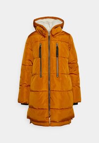 Oranssi puhvitakki, jossa on pehmeä valkoinen vuori, hupullinen malli, mustat vetoketjulliset taskut ja keskipitkä leikkaus lämmön säilyttämiseksi.