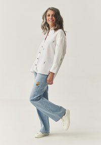 Thumbnail Image 5