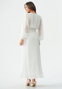 THE FATED UBERT - Vestito lungo - ivory