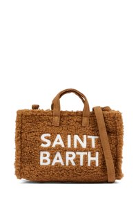 Borsa a mano marrone e pelosa con un tessuto testurizzato, con la scritta "SAINT BARTH" ricamata in bianco. Include manici corti e una tracolla rimovibile.