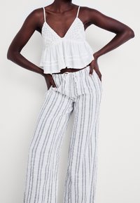 BDG Urban Outfitters Kalhoty - off-white