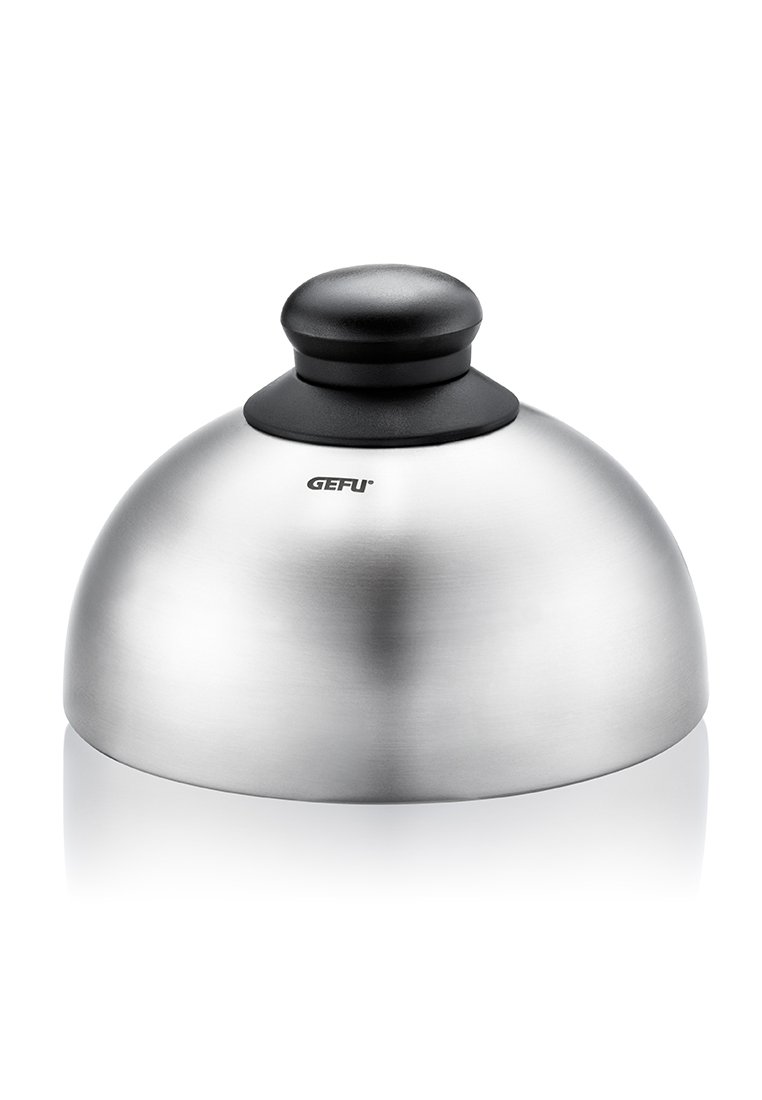 Pokrywka do żywności w kształcie kopuły ze stali nierdzewnej z okrągłym czarnym uchwytem i logo GEFU z przodu.
