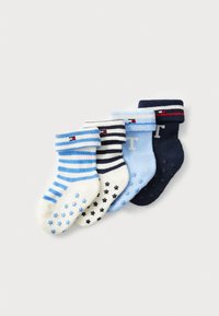 Quattro paia di calzini per bambini in diverse tonalità di blu, bianco e blu navy, con strisce e motivi a stelle, dotati di polsini a coste.