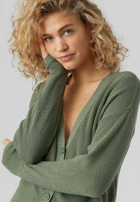Vero Moda Adīta jaka - laurel wreath