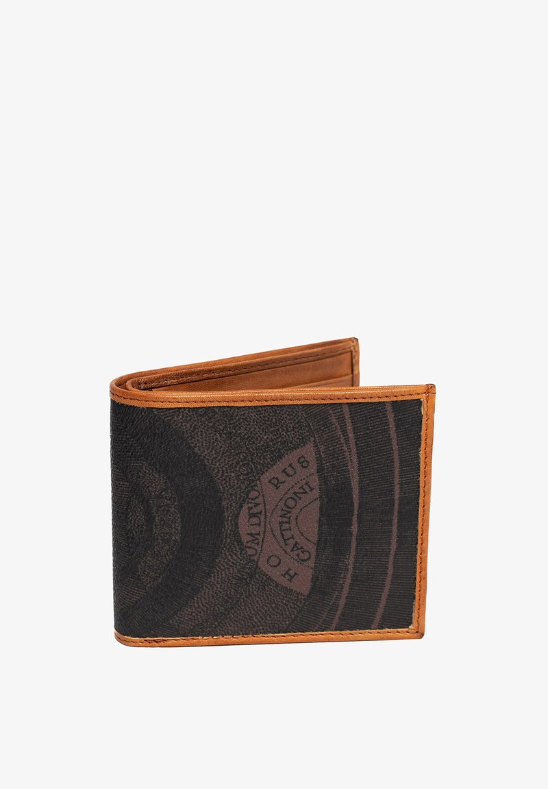 Bruine en zwarte leren bi-fold portemonnee met cirkelpatronen en tekstdetails, gesloten getoond op een witte achtergrond.