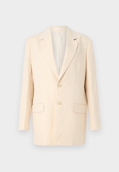 Blazer beige in lino con design a singolo petto, revers a conferenza, due tasche frontali, una tasca sul petto e due bottoni. Tessuto liscio, silhouette rilassata.