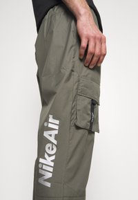 Nike Sportswear Träningsbyxor - olive