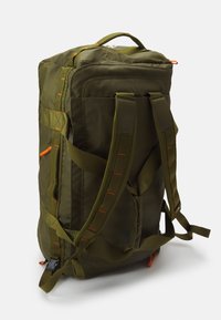 The North Face BASE CAMP VOYAGER DUFFEL 62L UNISEX - Treningsbag - forest olive/desert rust/white dune