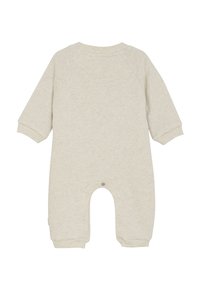 Beige Langarm-Babykombination mit Druckknöpfen im Schritt und gerippten Bündchen an Ärmeln und Beinen, flach von hinten präsentiert.