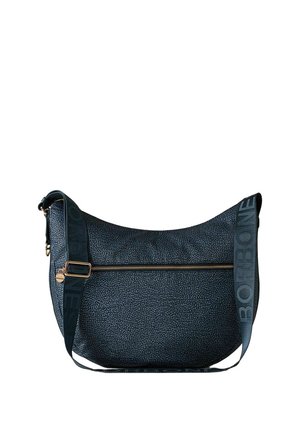 Sac à main texturé foncé avec une longue bandoulière ajustable arborant la marque "BORBONESE" et une poche zippée horizontale à l'avant.