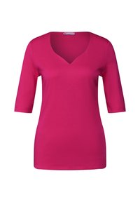 Fuksjowa bluzka z dekoltem w serek i rękawami o długości 3/4, wykonana z miękkiej mieszanki bawełny; gładka tekstura i prosty krój bez wzorów i akcentów.