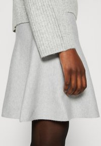 TOM TAILOR DENIM Falda plisada - basic light grey melange