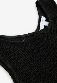 Next Top - black