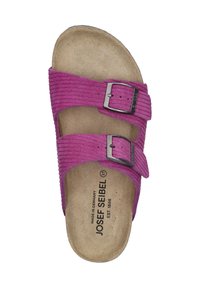 Paarse corduroy open-toe sandalen met twee verstelbare zilveren gespjes, met een geprofileerde beige voetbed en een geëmbossieerd logo.