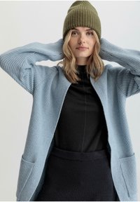 hessnatur Strickjacke - himmelblau