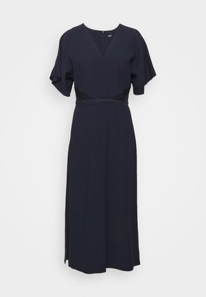 Navy blauwe jurk met een V-hals, korte spitse mouwen en een getailleerde taille. Gemaakt van zacht materiaal met een vloeiende, enkel-lang rok.