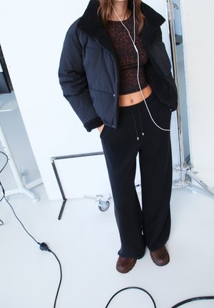 Stradivarius, Veste d'hiver - black