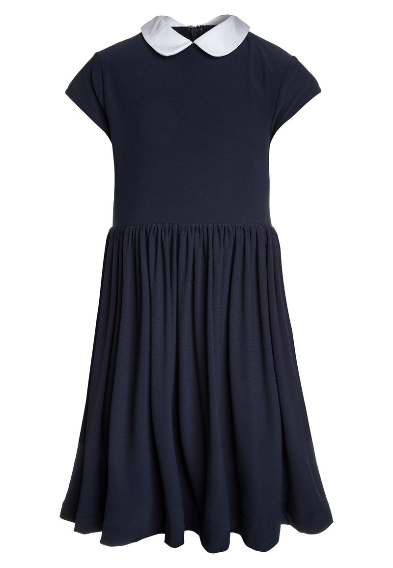 Laivastonsininen mekko, jossa on lyhyet hihat, valkoinen Peter Pan -kaulus, vartalonmyötäinen yläosa ja kerrostettu hame. Kangas vaikuttaa pehmeältä ja teksturoidulta.