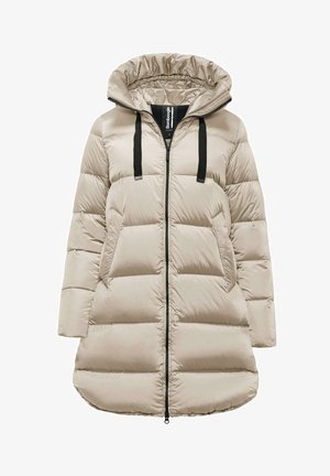 Manteau rembourré beige avec capuche, présentant des cordons de serrage noirs et une fermeture éclair à l'avant. Design matelassé avec une longueur plus longue et une texture lisse.