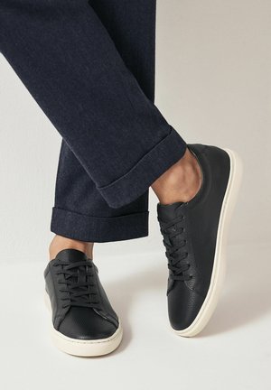 REGULAR FIT - Sneaker low - black