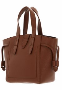 Brun læder tote taske med tekstureret overflade, dobbelte håndtag og en fremtrædende frontlomme. Justerbare side remme. Kompakt design.