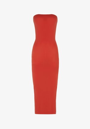Robe midi rouge sans bretelles avec une silhouette ajustée. Fabriquée en tissu lisse, elle présente un design bodycon qui s'affine au niveau de l'ourlet.