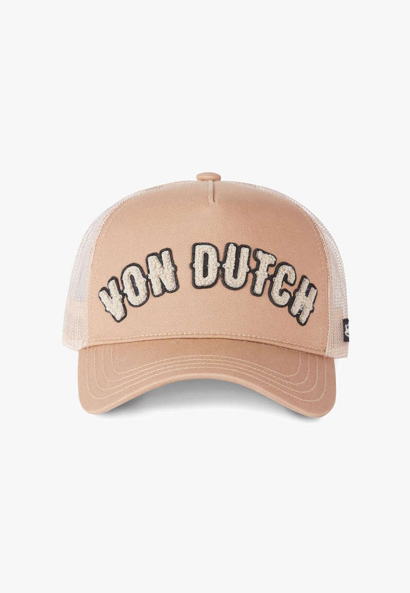 Gorra beige con visera plana, laterales de malla y bordado de la letra "VON DUTCH" en colores oscuros y claros. Tela texturizada con correa ajustable.
