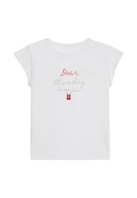 Camiseta blanca de manga corta con el texto bordado "Querido Lunes, no tengo nada que ponerme" y una pequeña ilustración de un vestido rojo.
