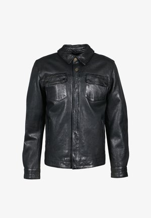 Schwarze Lederjacke mit Kragen, vorderen Druckknöpfen, zwei Brustklapptaschen und Seitentaschen, abgebildet vor weißem Hintergrund.