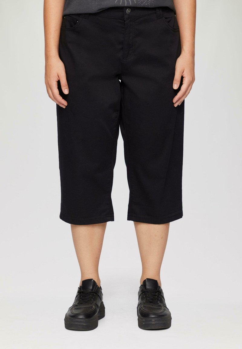 QS ELASTISCHE CAPRI - Jeansshort - schwarz