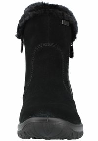 Bottine noire en suede avec revers en fausse fourrure, fermeture éclair sur le côté et semelle en caoutchouc texturé, dotée d'accents de couture et d'un bout arrondi.