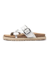 Witte vegan leren flip-flop sandaal met zilveren accenten, kurken tussenzool, gestructureerde beige buitenzool en verstelbare band met een metalen gesp.