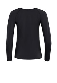 Crna dugorukava majica od glatkog materijala, s okruglim izrezom i prilagođenim dizajnom s raglan rukavima.
