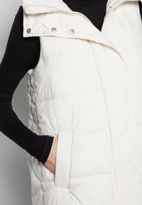 YAS Weste - off-white