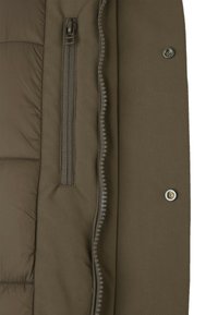 Olivgrüne Jacke mit einer steppartigen Innenseite, sichtbarem Reißverschluss und Druckknöpfen. Glatte Stoffstruktur mit praktischen Nähdetails.