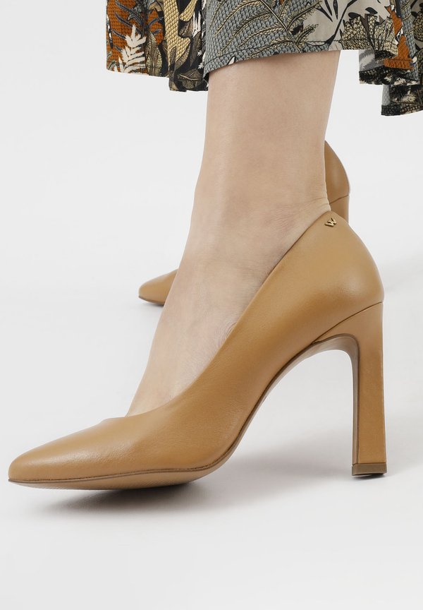 High Heel Pumps - beige