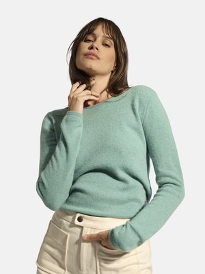 - Sweter