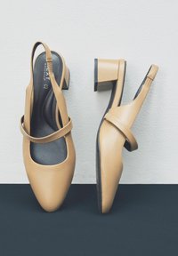 REGULAR FIT-FOREVER COMFORT PREMIUM - Klasične cipele s visokom petom - camel