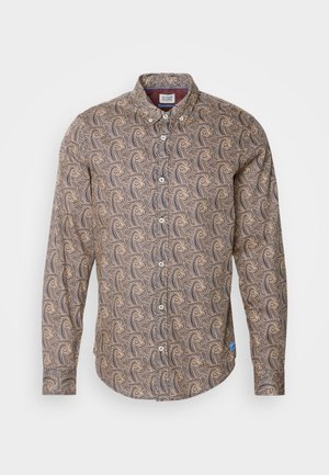 Camisa de manga larga en tela marrón con un patrón en espiral en crema y azul marino. Cuello abotonado con cierre frontal de botones y mangas con puños.