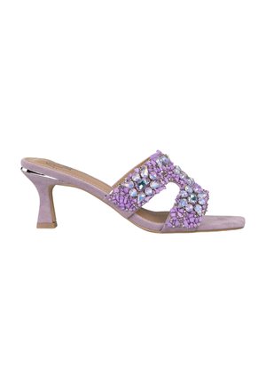 Mule viola senza fibbie con tacco basso, decorato con gemme multicolori e fasce in tessuto liscio. Design open-toe con una fascia ampia.