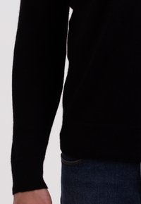 CASH-MERE Stickad tröja - schwarz