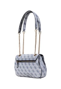 Sac à main designer bleu clair avec des logos foncés, des sangles en chaîne dorées et une poche zippée à l'avant, présenté sur un fond blanc.