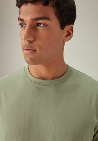 Next REGULAR - T-shirt basic - sage green