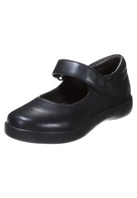 Zapato Mary Jane de cuero negro con puntera redondeada, suela plana y una correa de velcro sobre el empeine con el nombre de la marca embellecido.